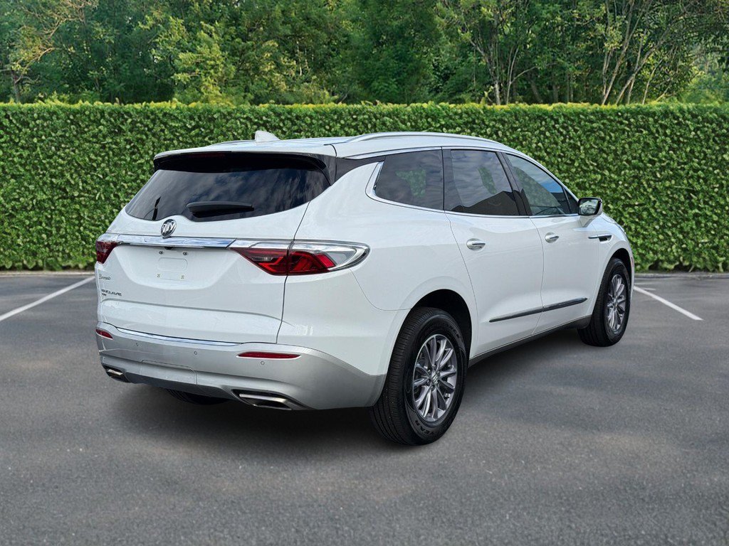 Used 2024 Buick Enclave Essence AWD/4WD image 3
