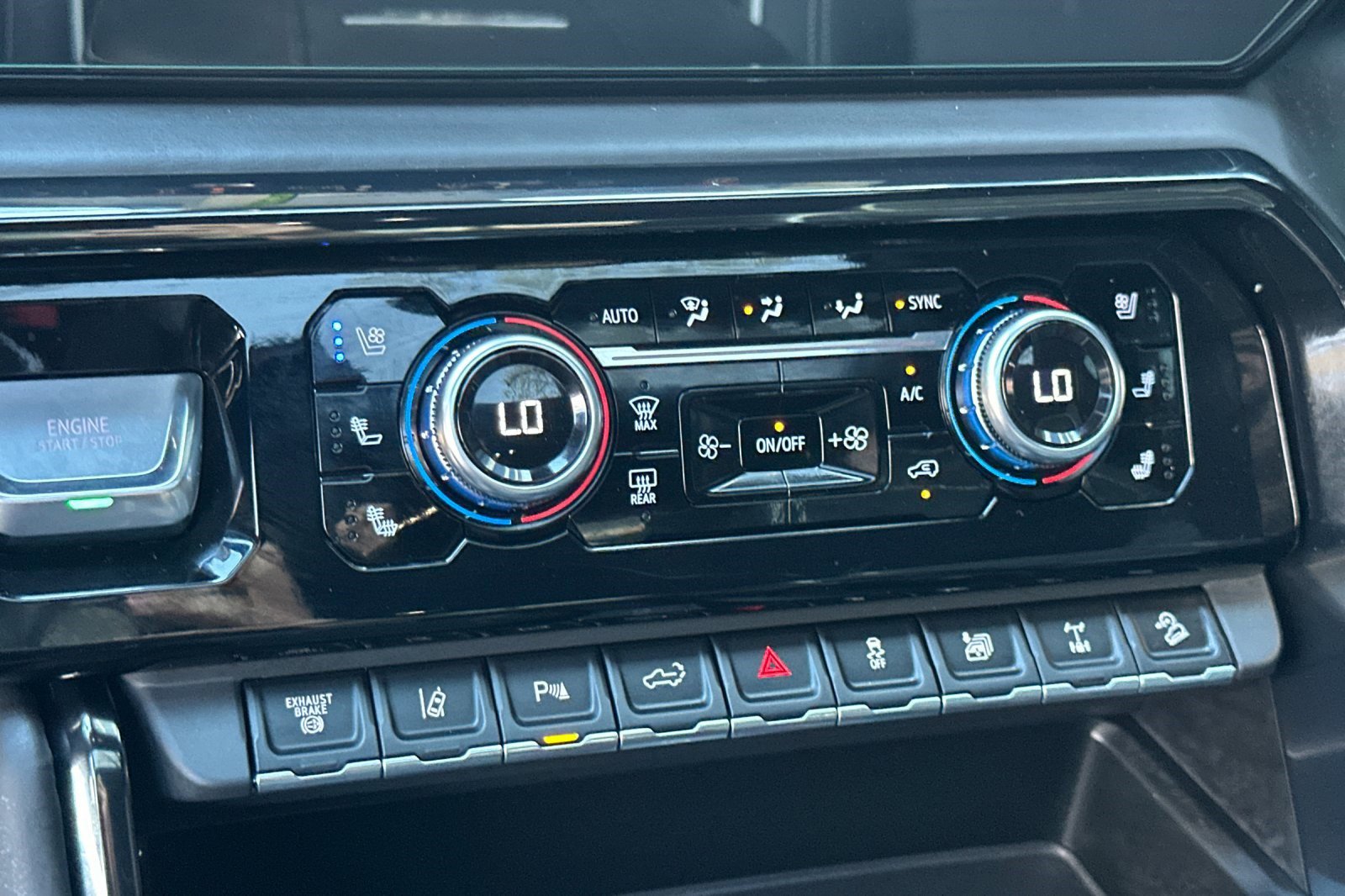 Used 2024 GMC Sierra 2500 AT4X w/ AT4X AEV Edition image 26