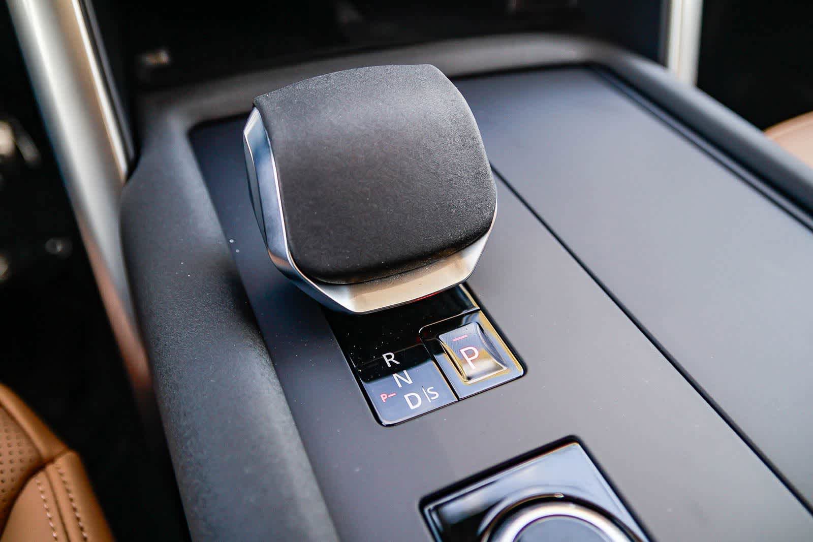 New 2026 Land Rover Discovery Limited Edition AWD/4WD image 25