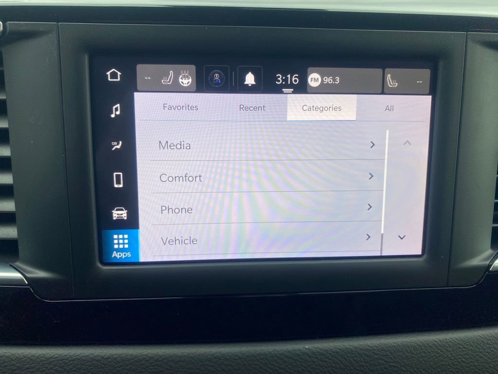 Used 2023 Chrysler Voyager LX image 11