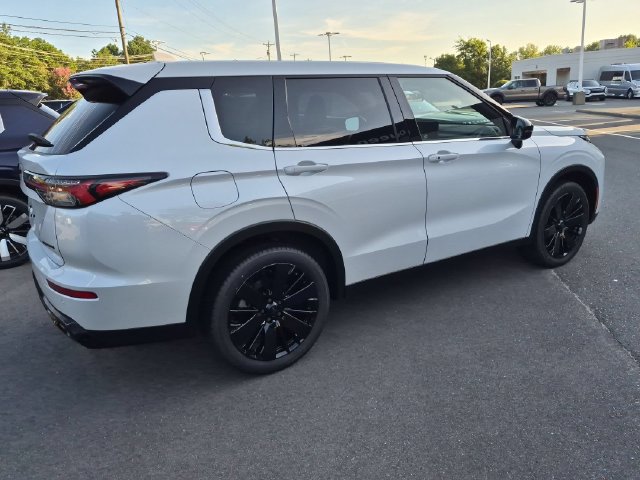 New 2026 Mitsubishi Outlander LE FWD image 3