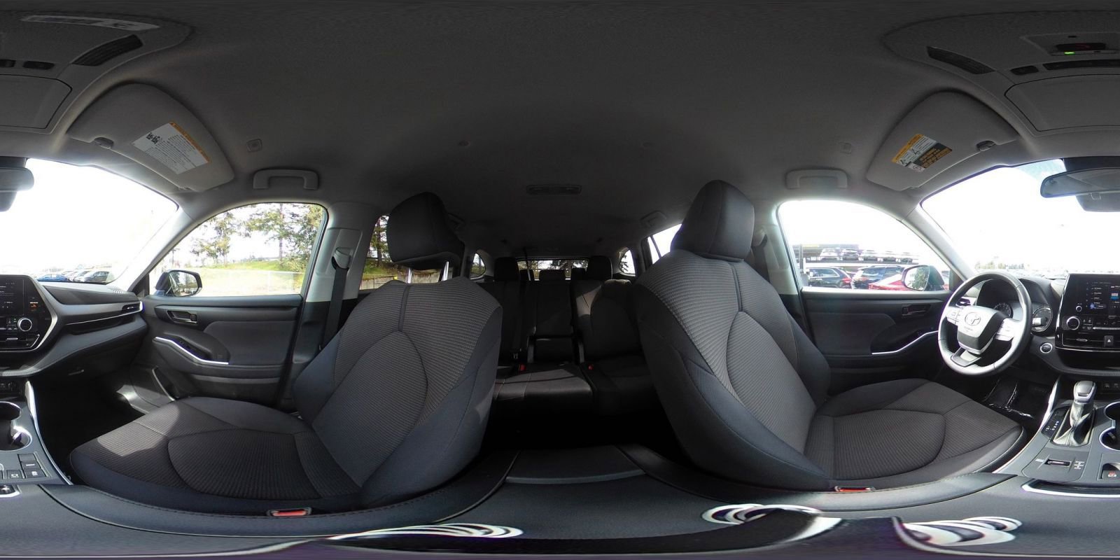 Used 2025 Toyota Highlander LE FWD image 44