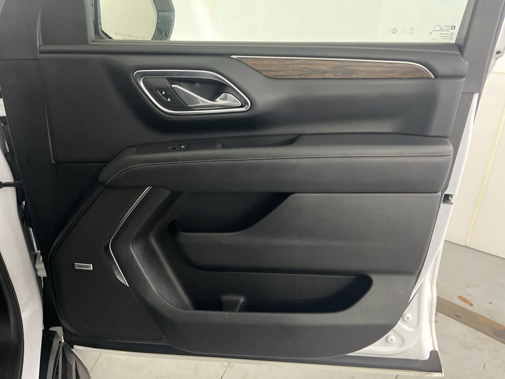Used 2023 Chevrolet Suburban Premier image 31