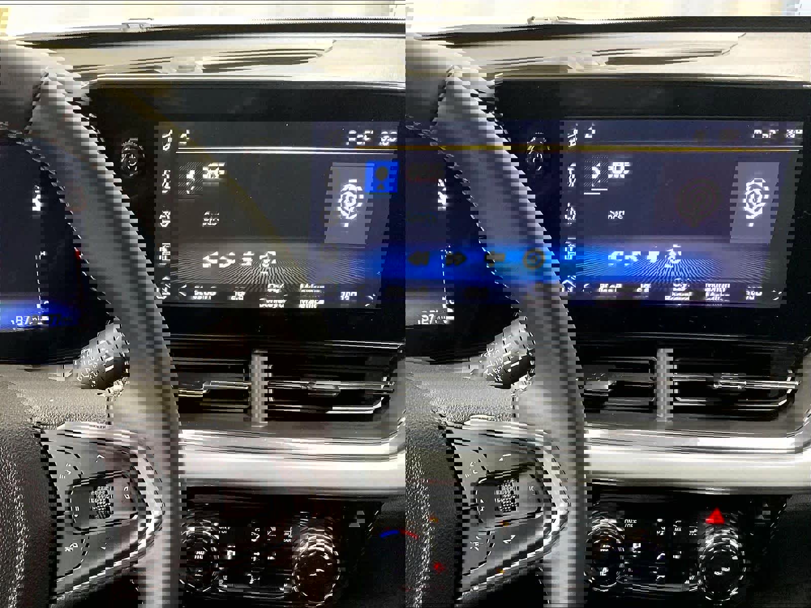 Used 2025 Chevrolet Trax LT w/ LT Convenience Package image 19