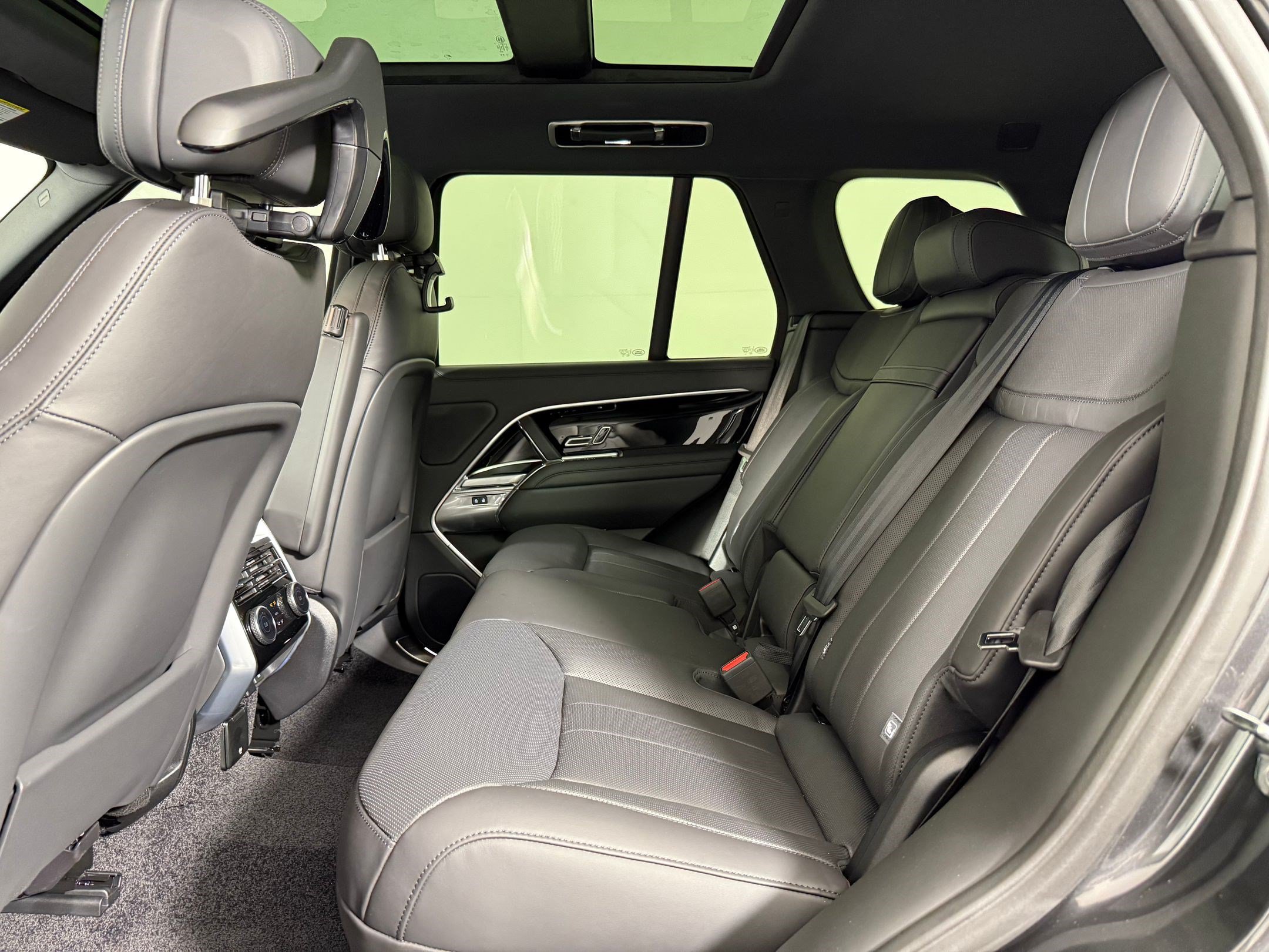 New 2026 Land Rover Range Rover SE AWD/4WD image 14