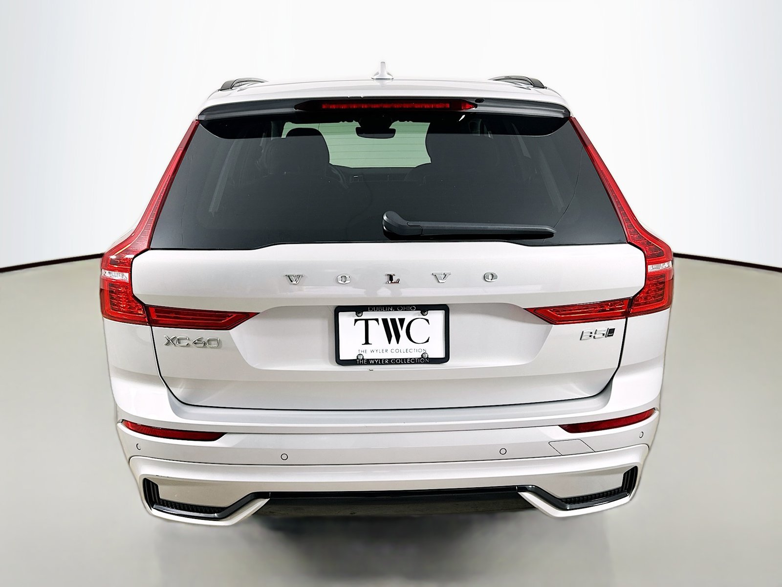 Certified 2025 Volvo XC60 B5 Core AWD/4WD image 6