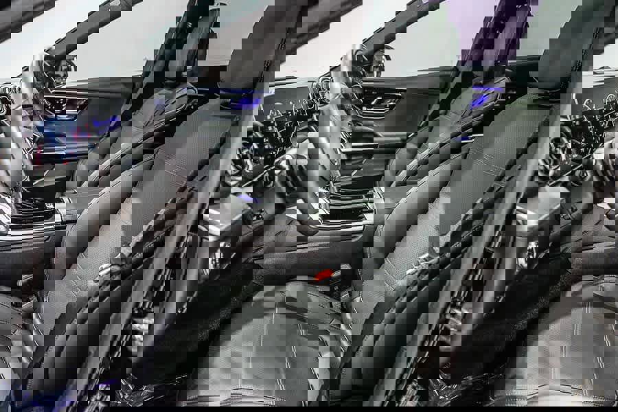 Used 2025 Mercedes-Benz C 300 Sedan image 17