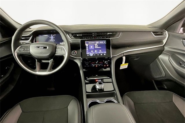 New 2025 Jeep Grand Cherokee Laredo image 6