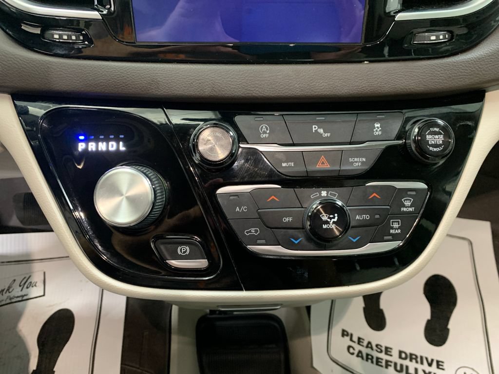 Used 2019 Chrysler Pacifica Touring-L Plus FWD image 28