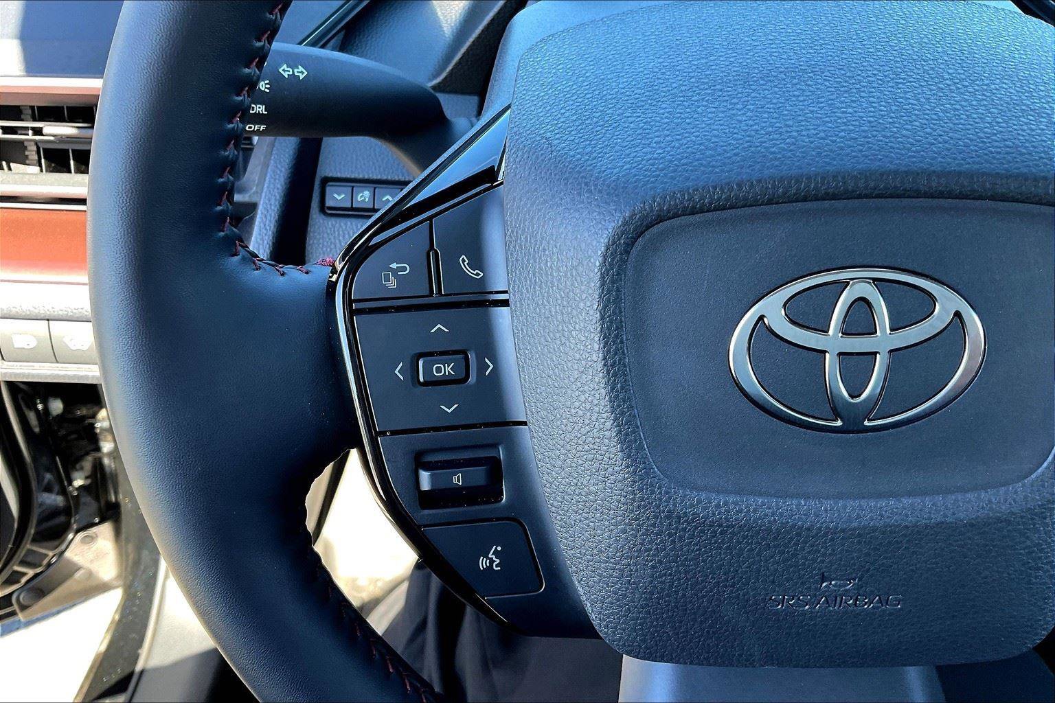 Certified 2025 Toyota Prius Plug-In Hybrid image 17