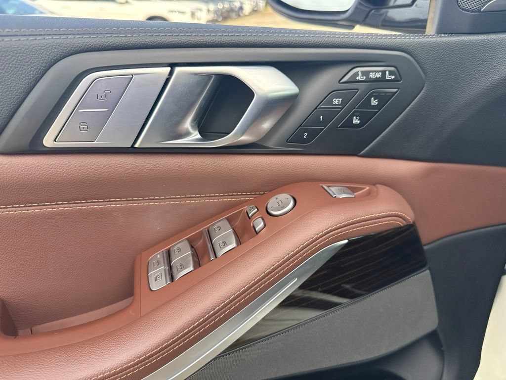 Used 2020 BMW X7 xDrive40i w/ Premium Package AWD/4WD image 14