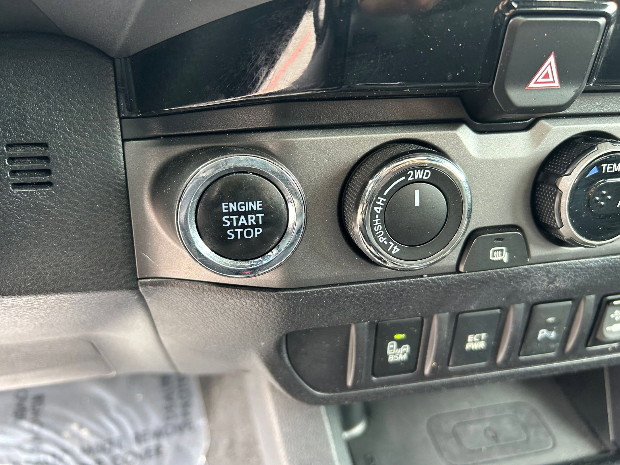 Used 2017 Toyota Tacoma TRD Sport w/ Premium & Technology Package AWD/4WD image 18
