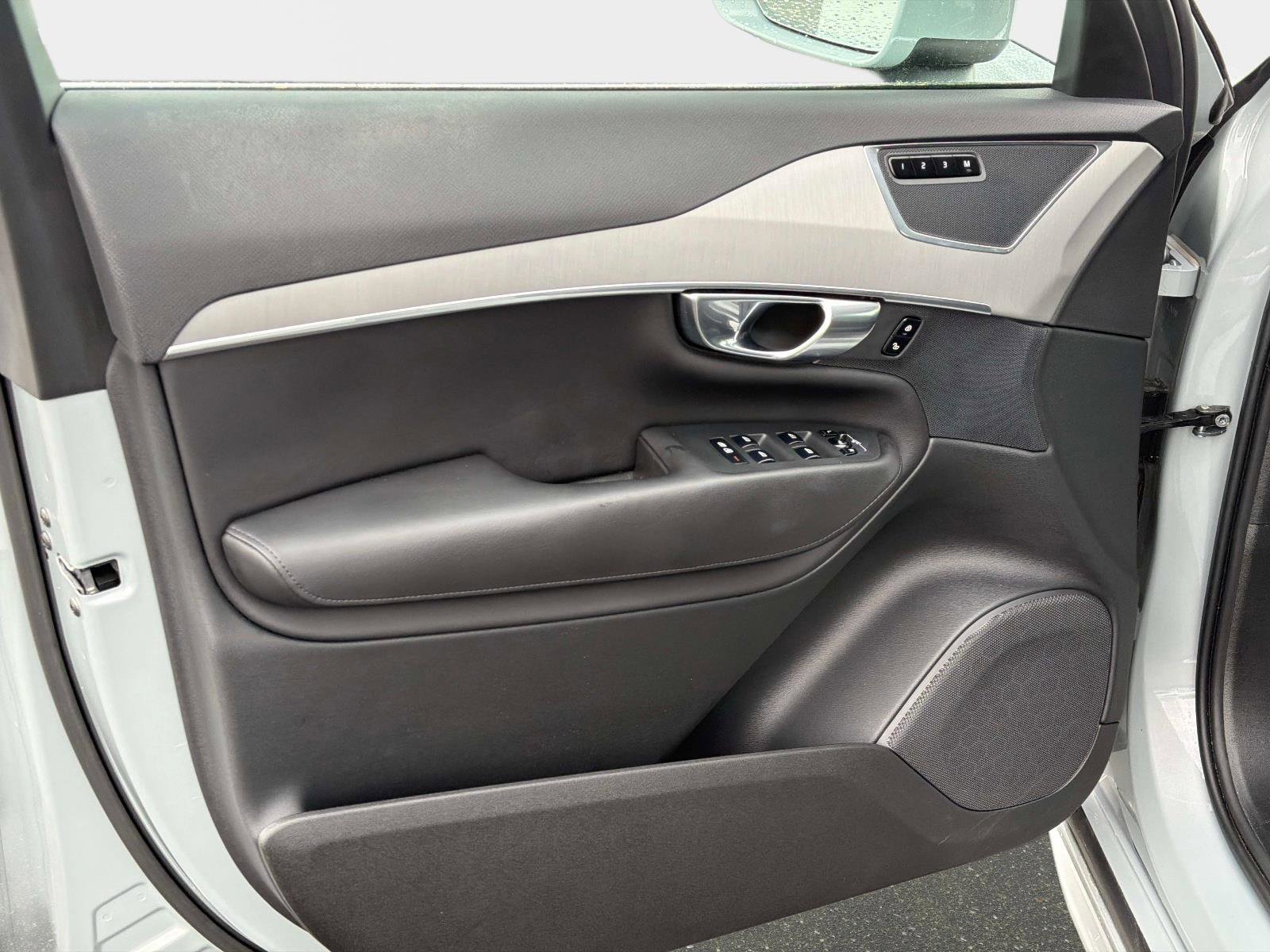 Certified 2025 Volvo XC90 B5 Core image 16