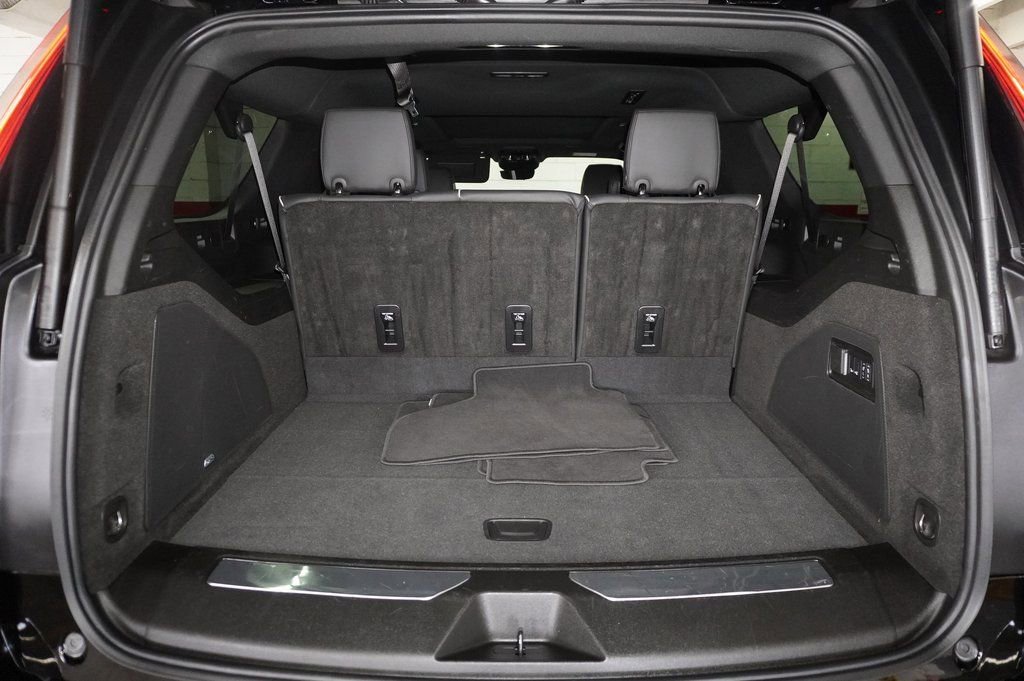 Used 2025 Cadillac Escalade ESV Premium Luxury image 8
