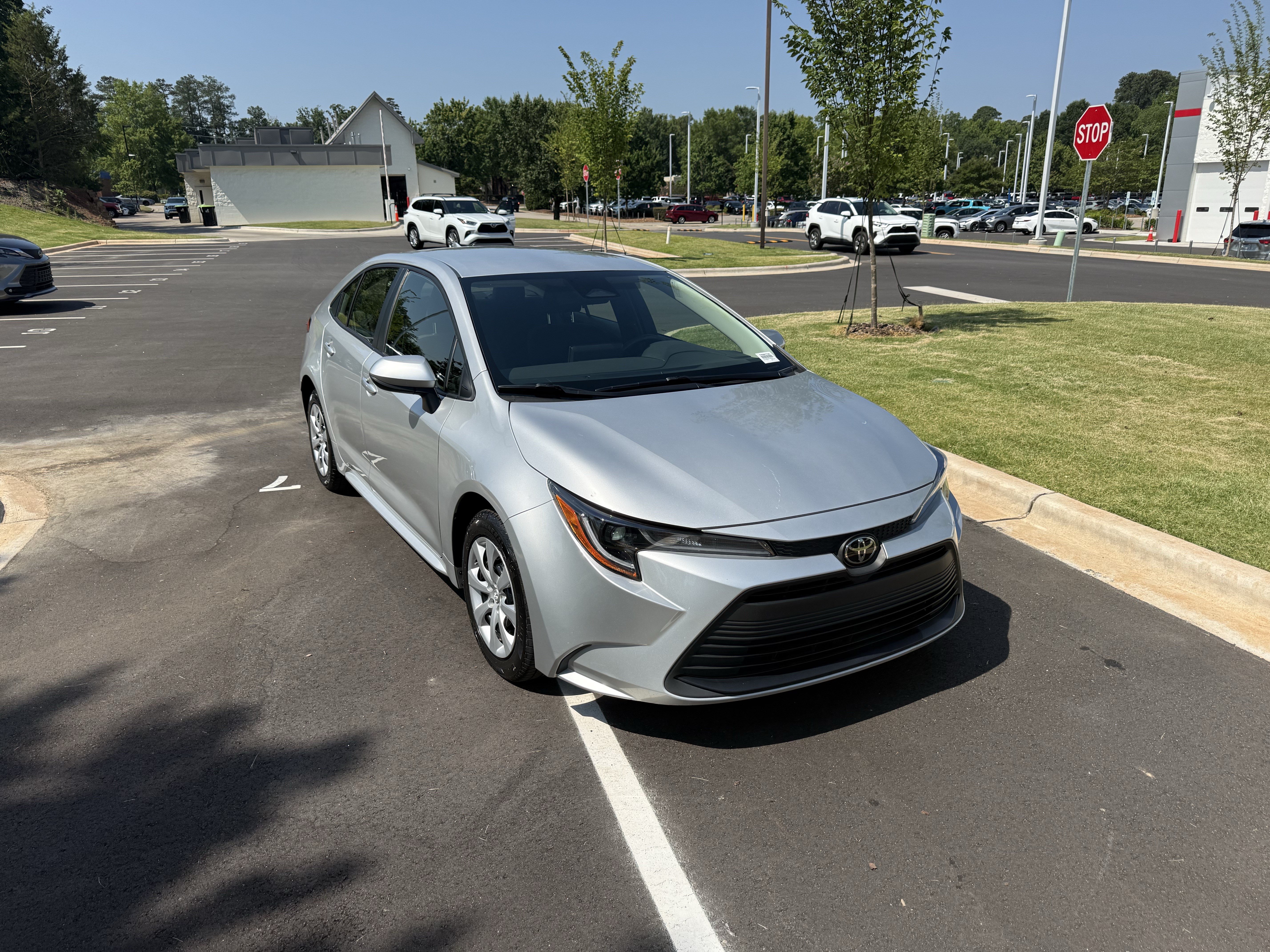 Used 2023 Toyota Corolla LE FWD image 2