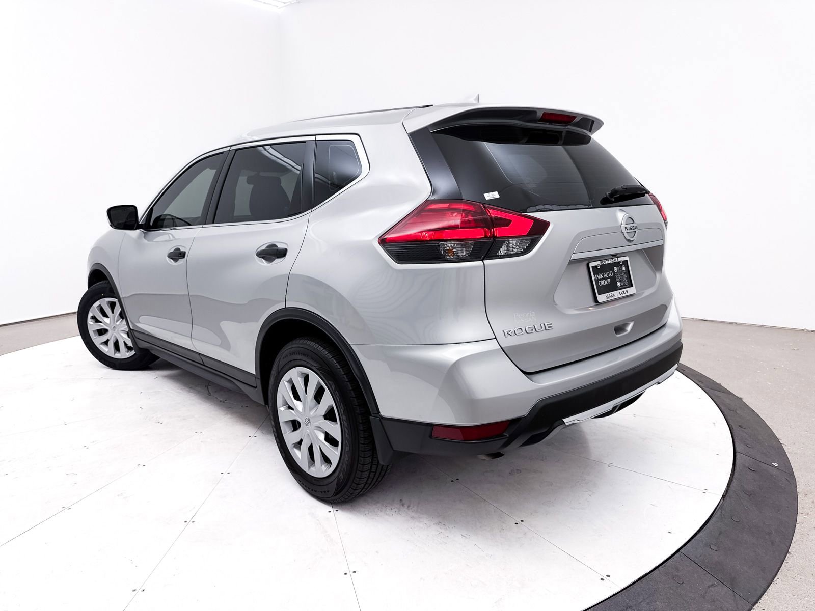 Used 2017 Nissan Rogue S image 6
