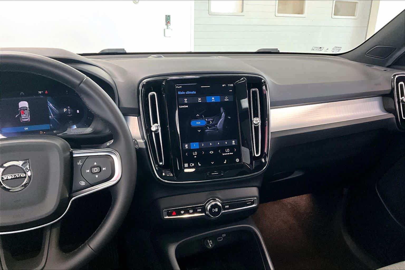 Used 2025 Volvo XC40 B5 Core AWD/4WD image 14