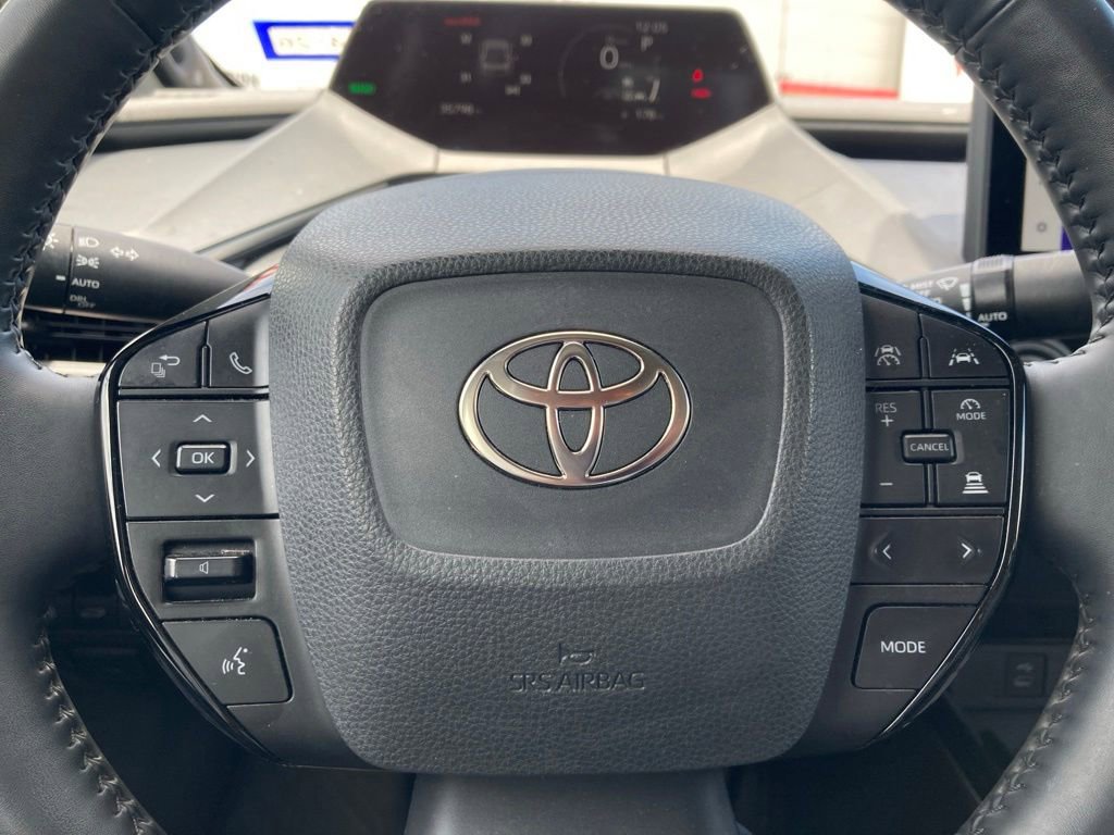 Used 2023 Toyota Prius Limited w/ Limited Premium Package FWD image 18