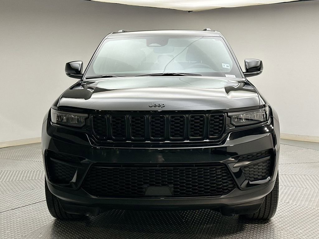 Used 2023 Jeep Grand Cherokee Altitude image 16