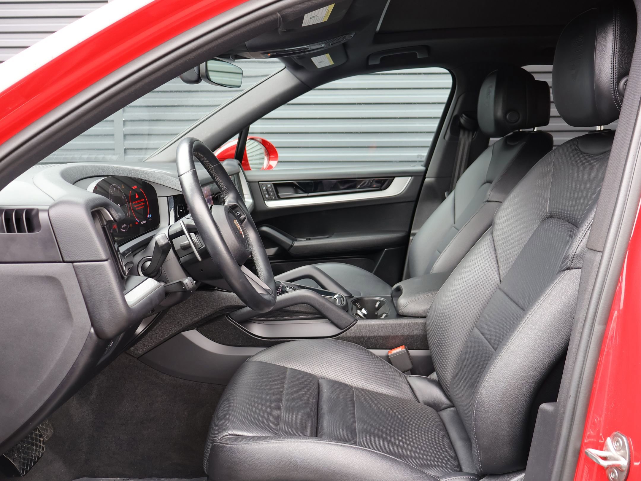 Used 2024 Porsche Cayenne image 5