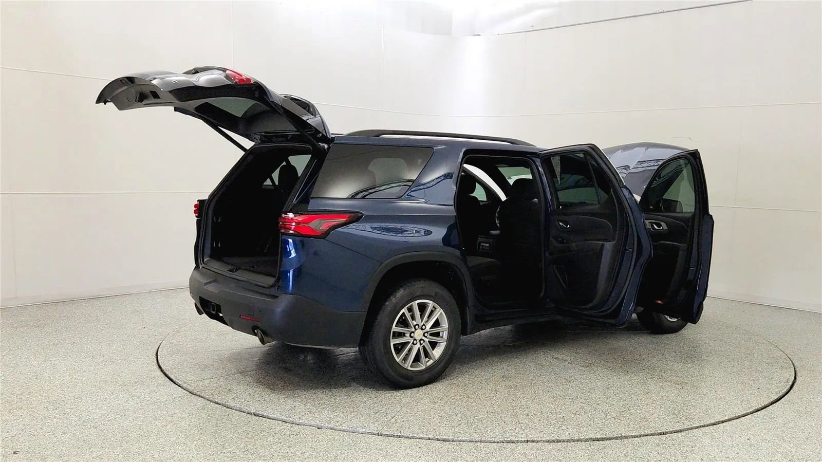 Used 2022 Chevrolet Traverse LT image 12