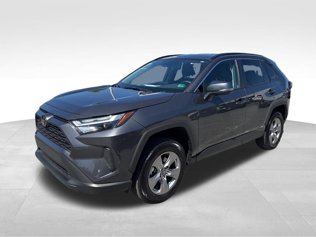 Used 2025 Toyota RAV4 XLE AWD/4WD image 28