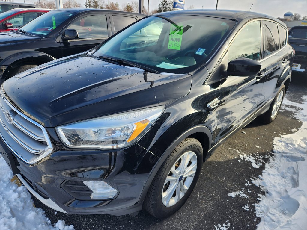 Used 2017 Ford Escape SE w/ SE Cold Weather Package image 1