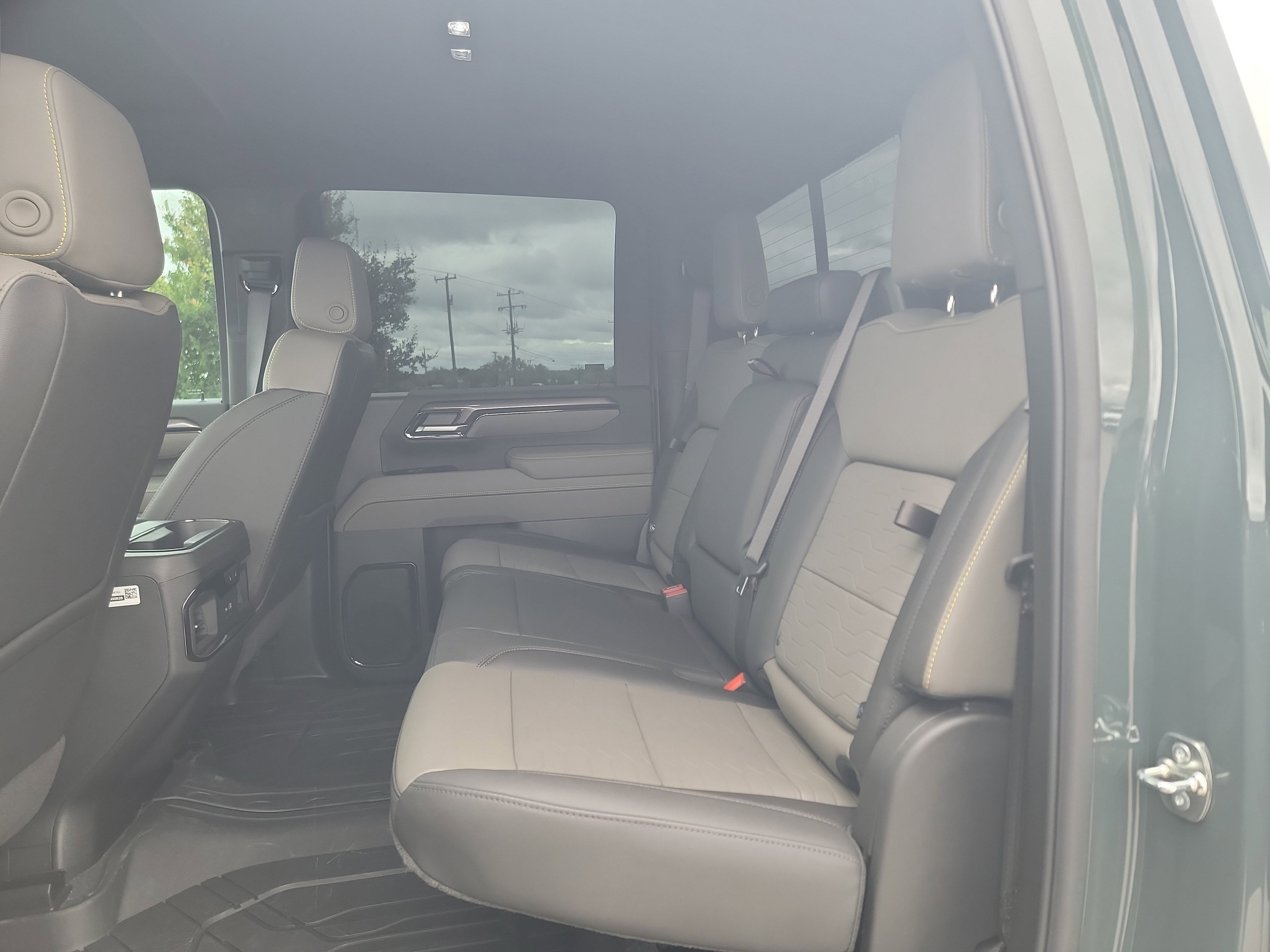 Certified 2025 Chevrolet Silverado 2500 ZR2 w/ Technology Package AWD/4WD image 33