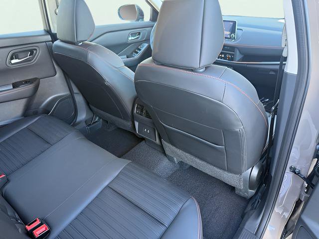 Used 2025 Nissan Rogue SV image 24