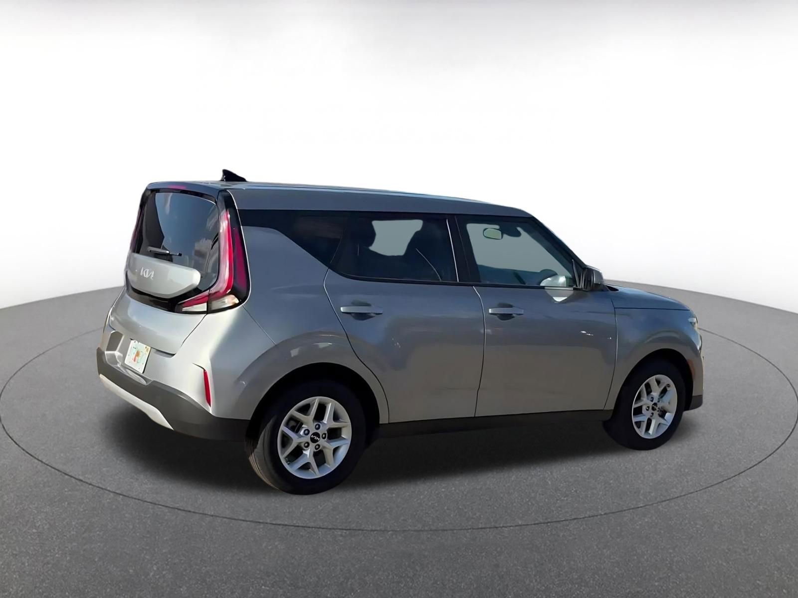 Used 2025 Kia Soul LX w/ LX Technology Package image 12