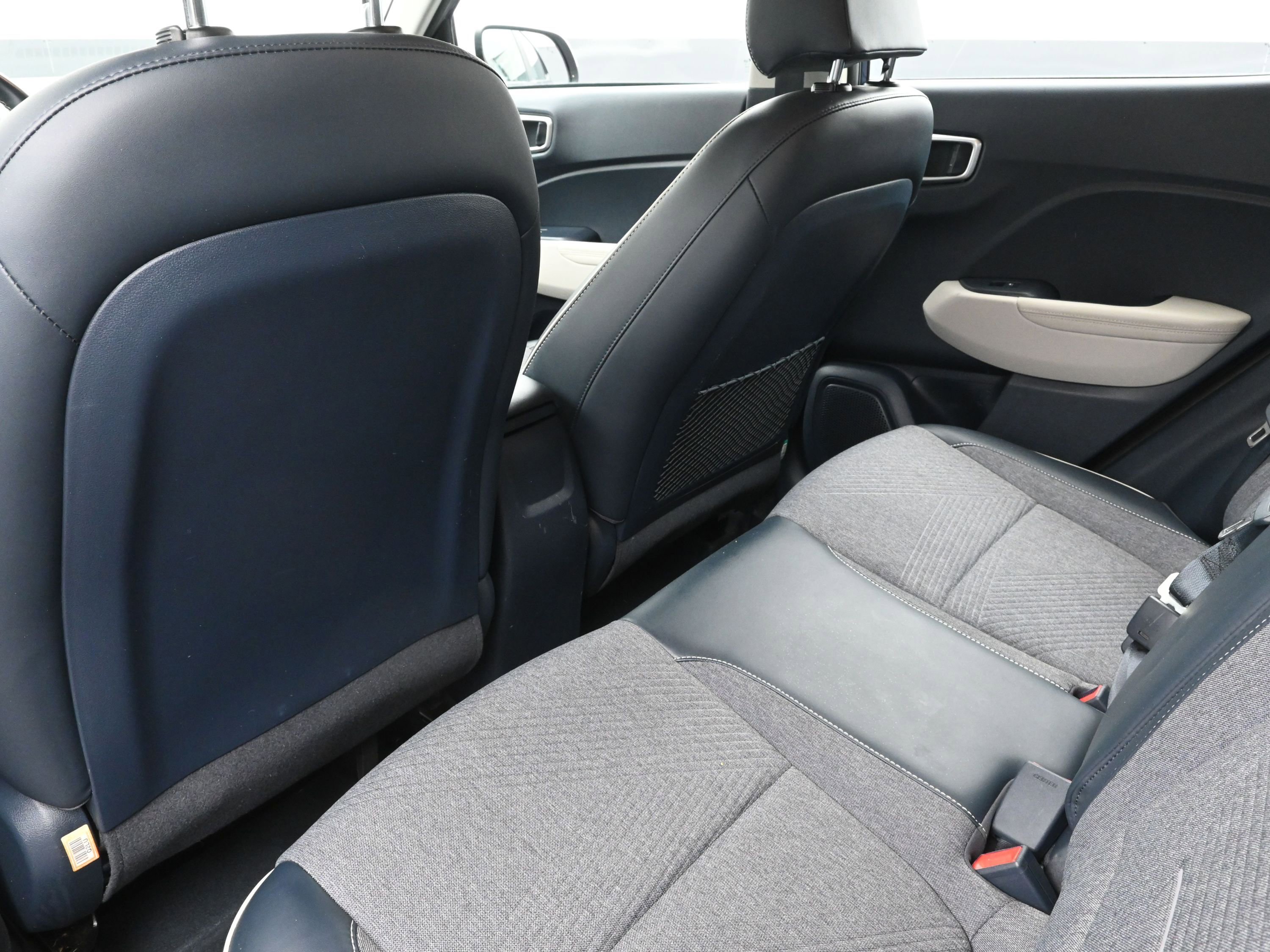 Used 2023 Hyundai Venue Limited w/ Cargo Package image 20