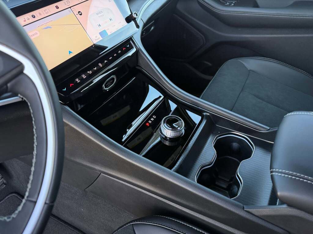 New 2026 Jeep Grand Cherokee Altitude image 22