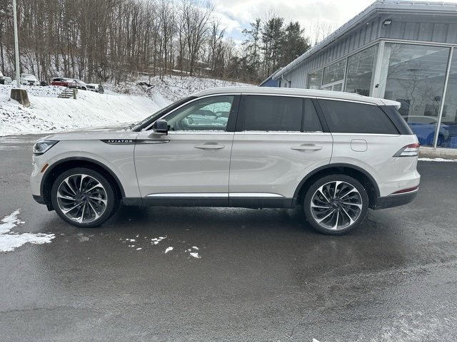 Used 2023 Lincoln Aviator Reserve w/ Equipment Group 201A image 2