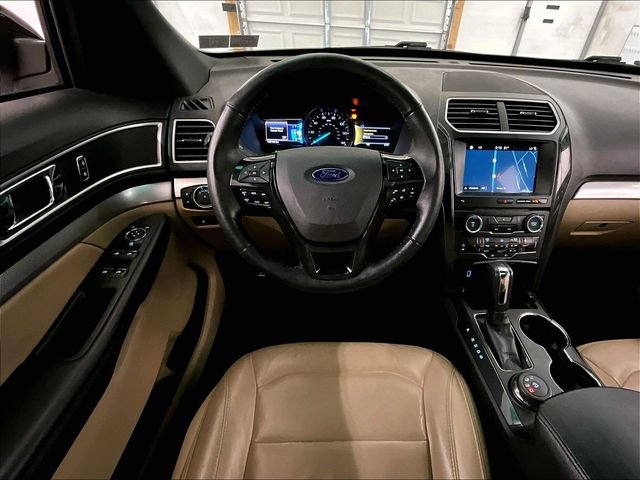 Used 2017 Ford Explorer XLT w/ Equipment Group 202A AWD/4WD image 6