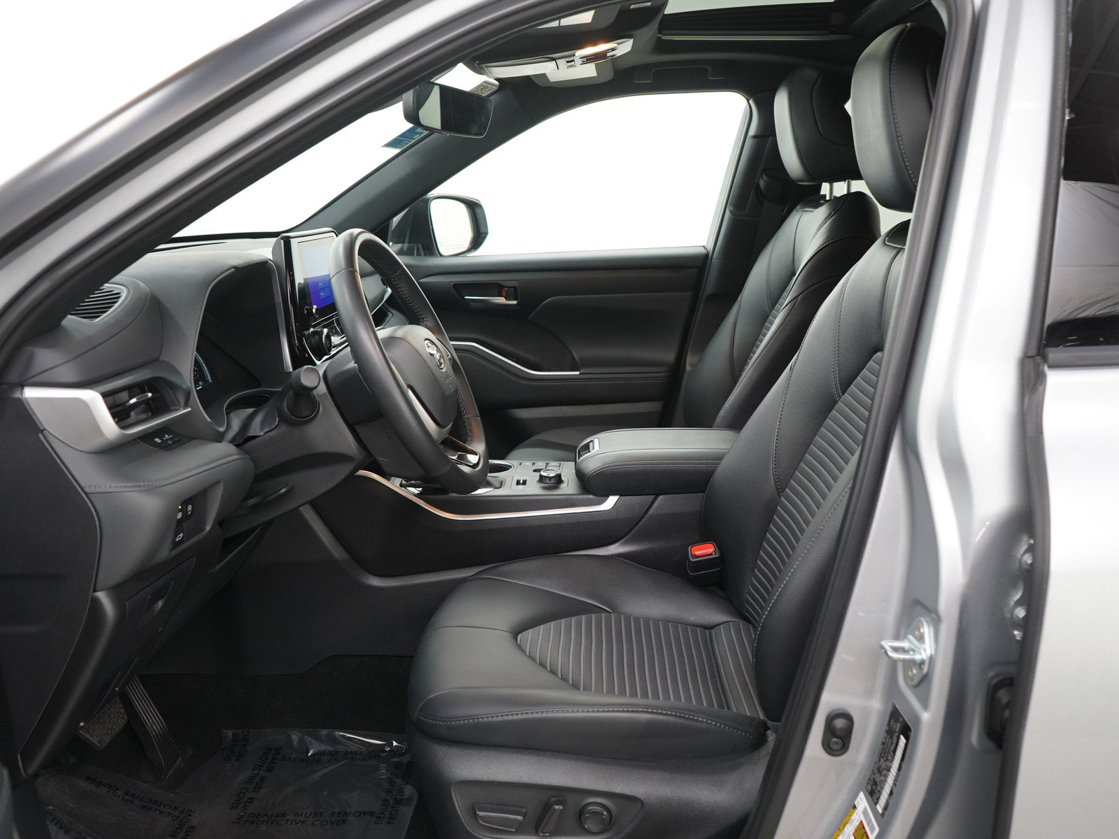 Used 2025 Toyota Highlander XSE AWD/4WD image 19