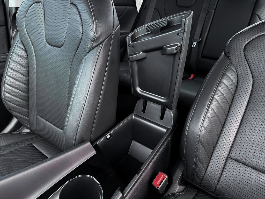 New 2026 Hyundai Elantra Limited FWD image 18