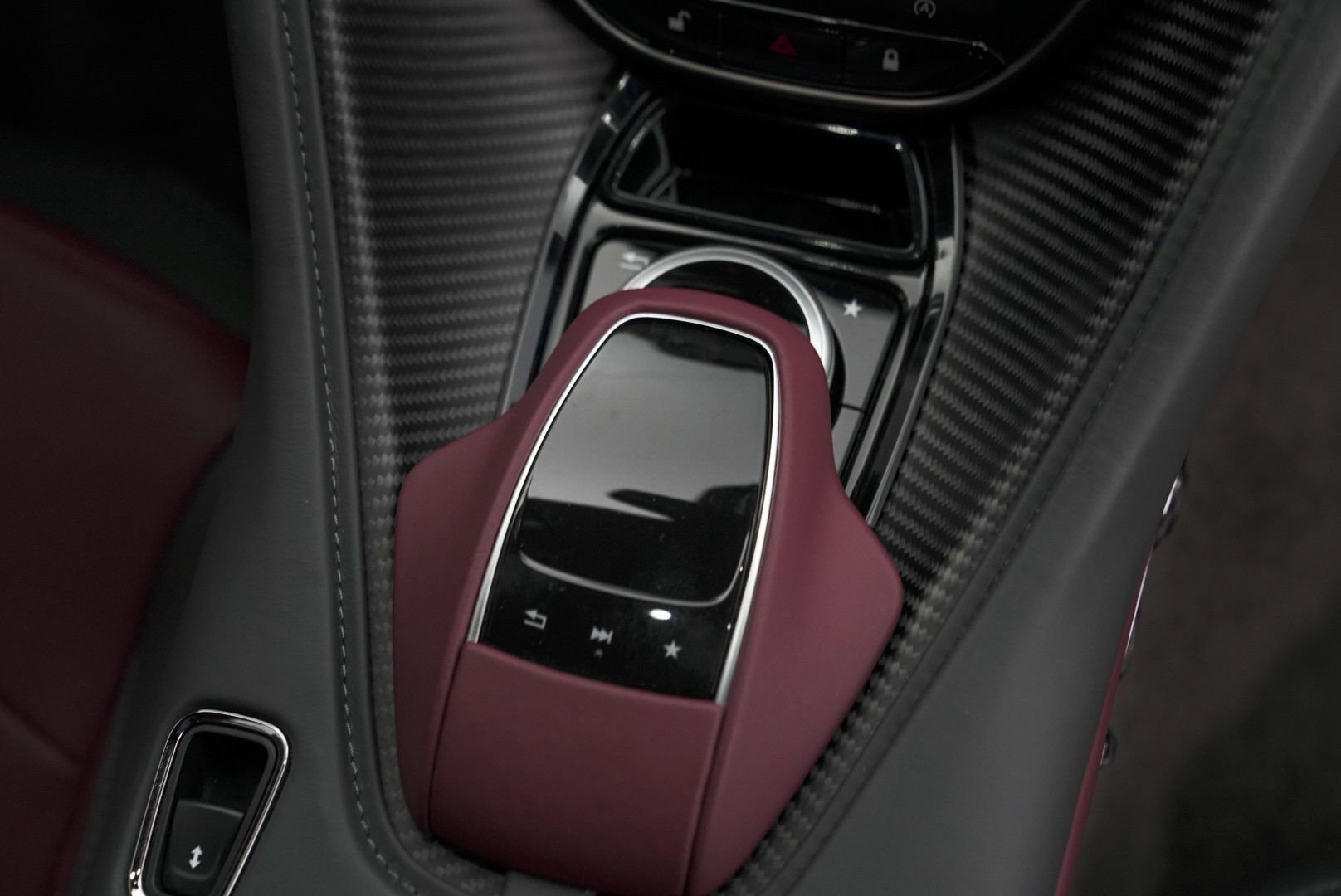 Used 2023 Aston Martin DBS Coupe image 29