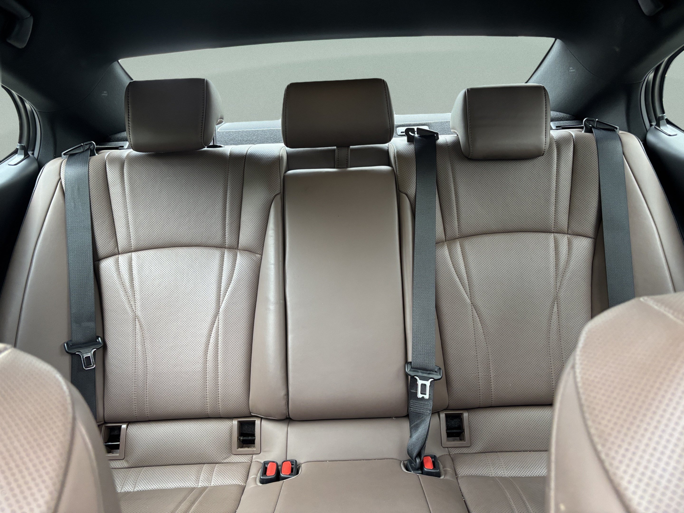 Used 2024 Lexus ES 300h Ultra Luxury w/ Accessory Package (Z2) FWD image 28