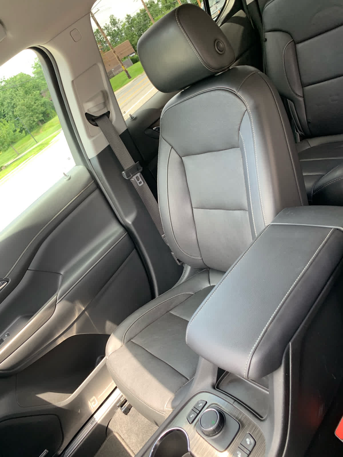 Used 2020 GMC Acadia SLT FWD image 21