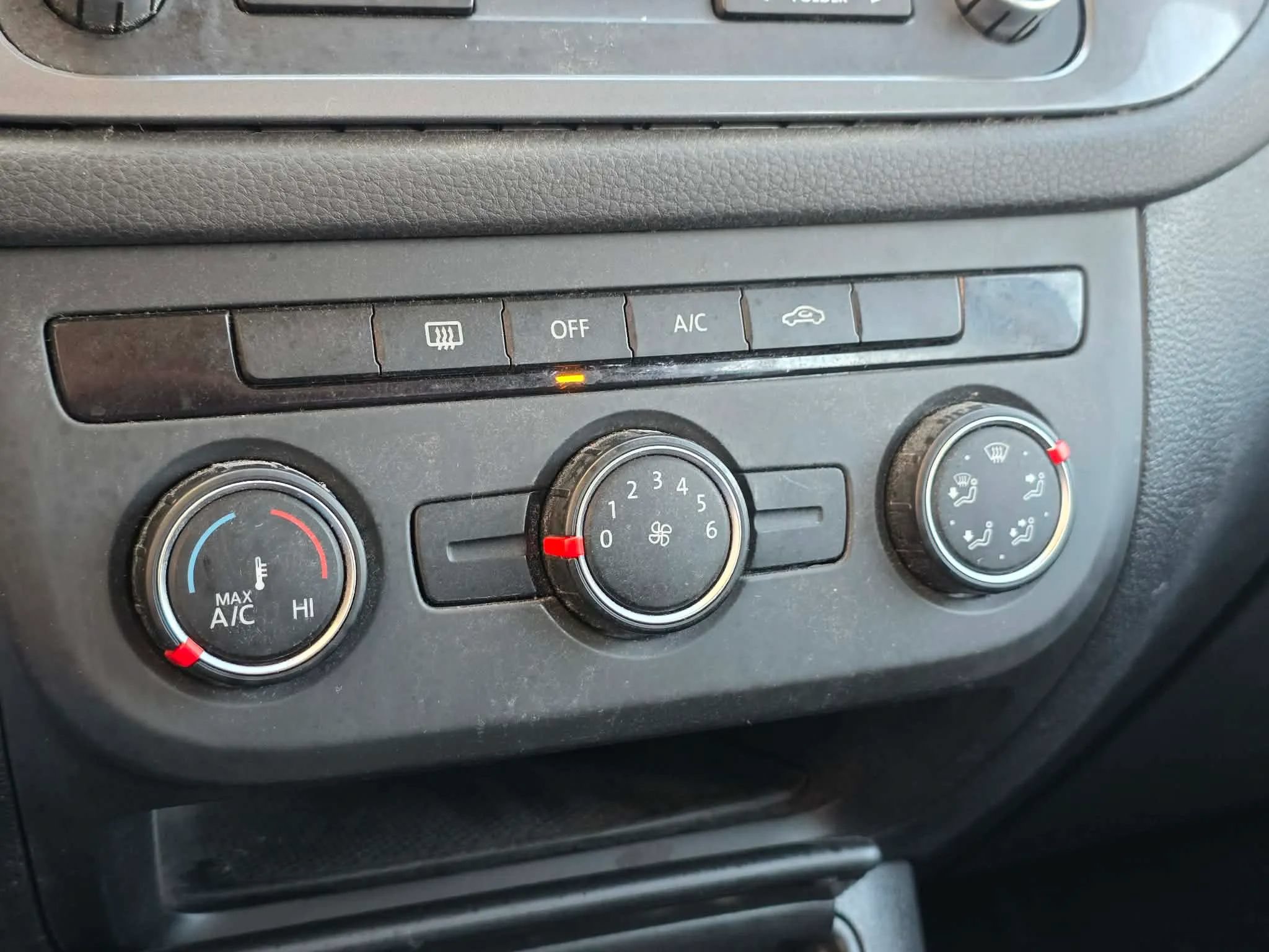 Used 2013 Volkswagen Tiguan S FWD image 23