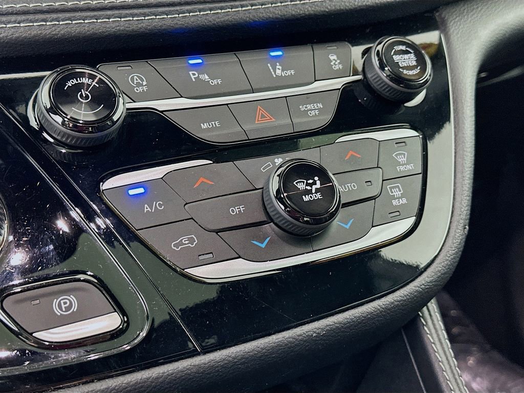 Used 2025 Chrysler Pacifica Limited FWD image 22