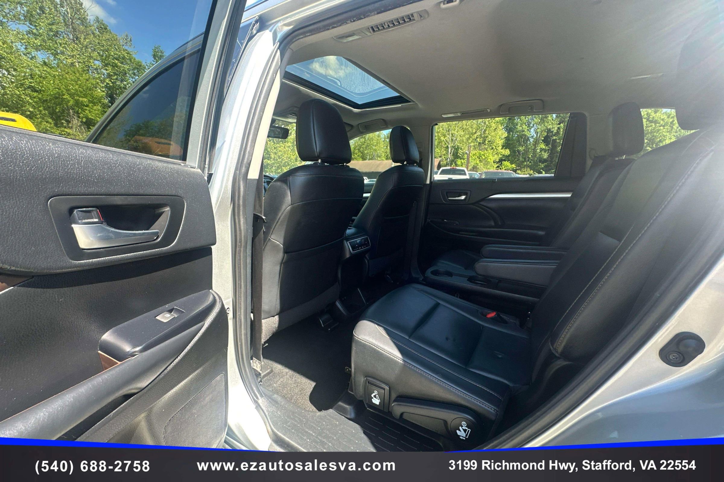 Used 2019 Toyota Highlander XLE AWD/4WD image 19