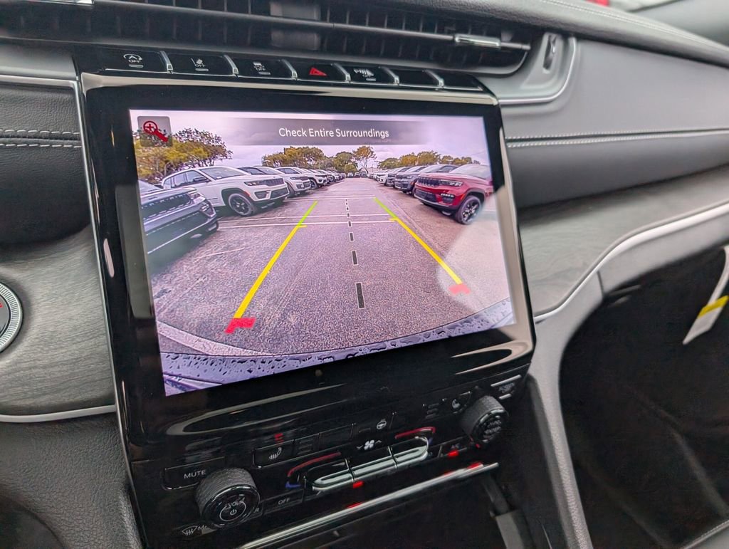 New 2025 Jeep Grand Cherokee Limited w/ Black Appearance Package image 17