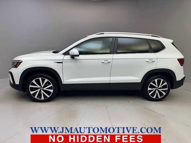 Used 2024 Volkswagen Taos SE FWD image 2