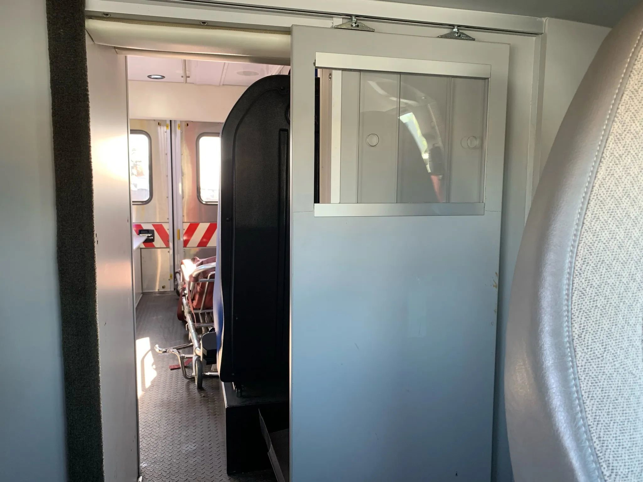 Used 2014 Chevrolet Express 4500 w/ Ambulance Package image 28