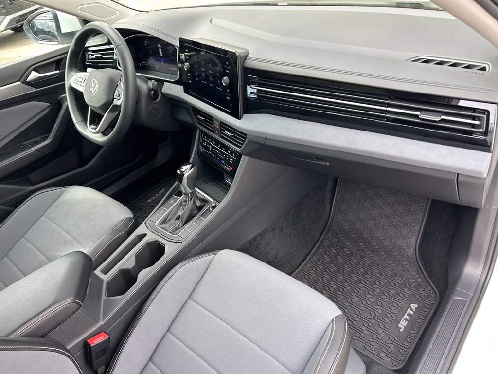 Certified 2026 Volkswagen Jetta SE w/ Black Wheel Package FWD image 40