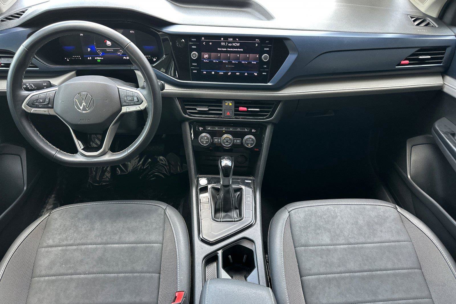 Certified 2024 Volkswagen Taos SE FWD image 12