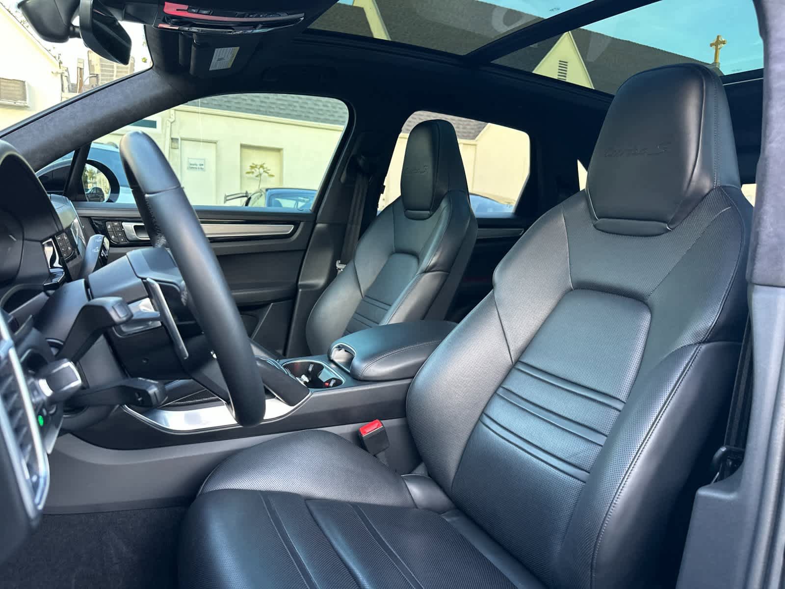 Used 2023 Porsche Cayenne Turbo S AWD/4WD image 5