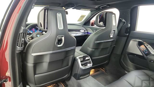 Used 2025 BMW 740i image 32