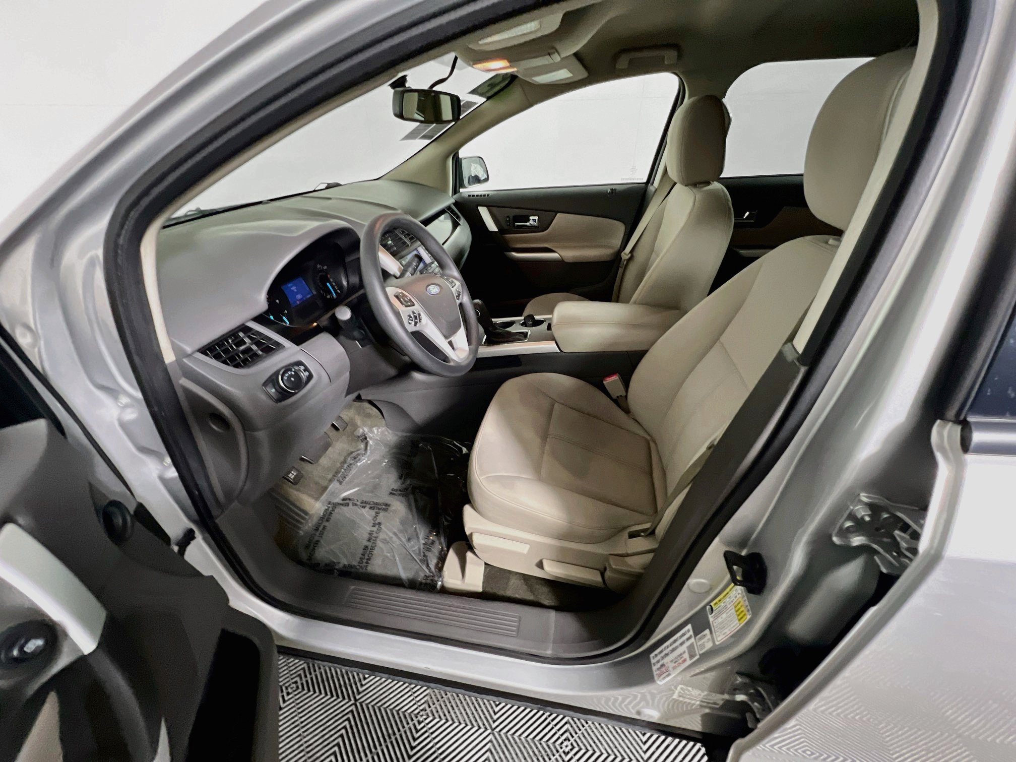 Used 2013 Ford Edge SE FWD image 15